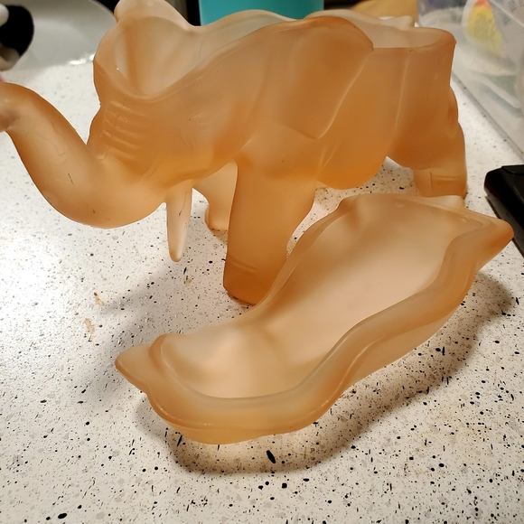 Light pink frosted elephant jewelery box